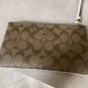 Coach Leather grain Brown Wristlet